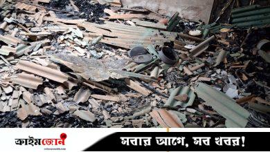 স্বামীর বসতবাড়িতে আগুন দিয়েছে বিক্ষুব্ধ জনতা