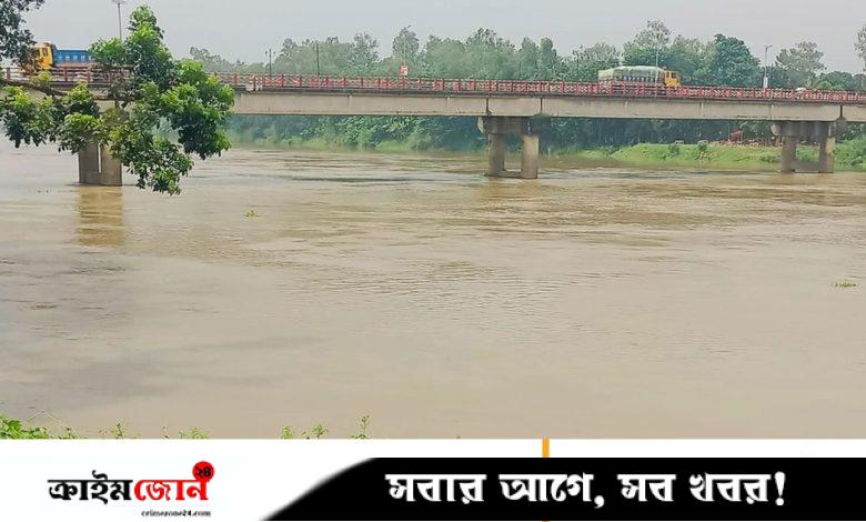 আত্রাই নদের পানি বিপৎসীমা ছুঁই ছুঁই, ৩০টি পয়েন্ট ঝুঁকিপূর্ণ