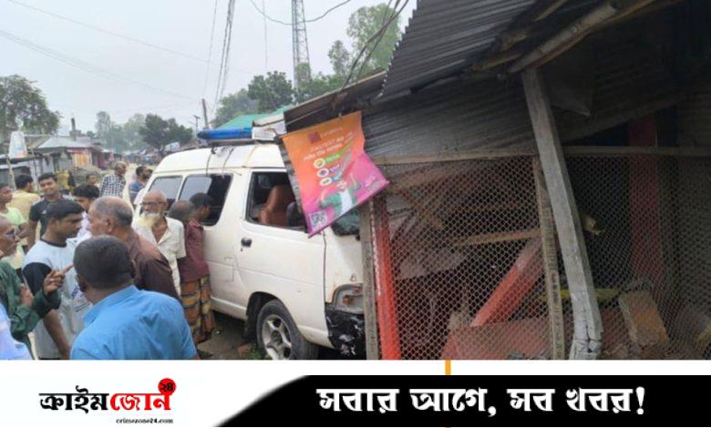 দোকানে ঢুকে পড়ল অ্যাম্বুলেন্স, নিহত ১