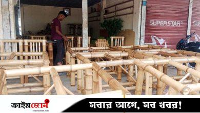 বাঁশের ফার্নিচারে পর্যটকদের আগ্রহ বাড়ছে