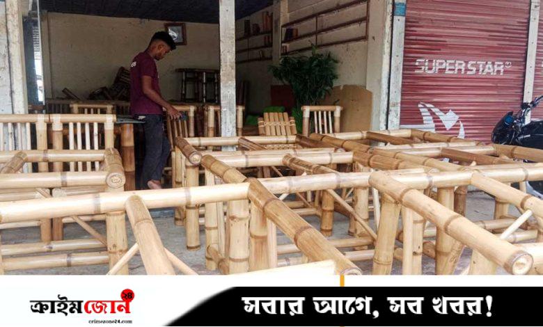 বাঁশের ফার্নিচারে পর্যটকদের আগ্রহ বাড়ছে