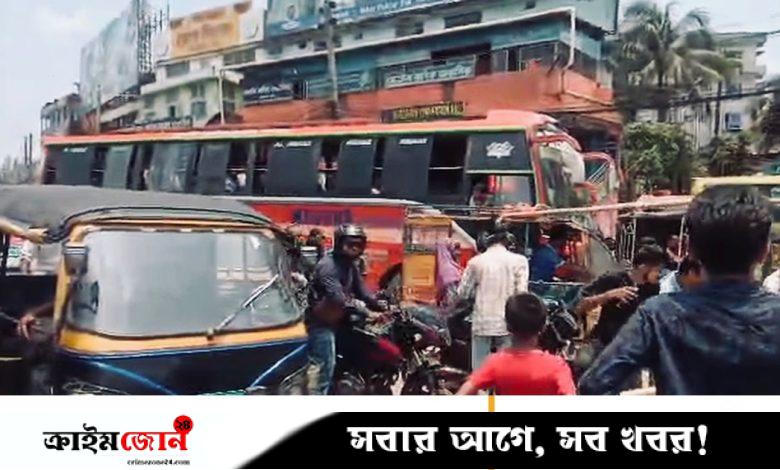 নথুল্লাবাদে ঢাকা-বরিশাল মহাসড়ক অবরোধ, দক্ষিণাঞ্চলে যান চলাচল ব্যাহত