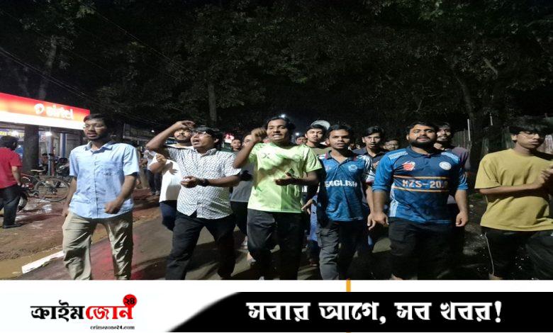 জাবির আবাসিক হলে ছাত্ররাজনীতি বন্ধের দাবিতে শিক্ষার্থীদের বিক্ষোভ