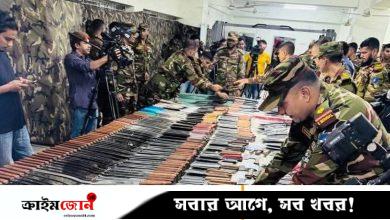 নিউমার্কেটে থেকে ১১০০ ধারালো অস্ত্র উদ্ধার