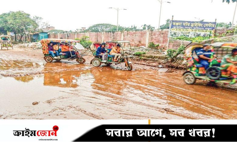 বেহাল সড়কে চরম ভোগান্তি