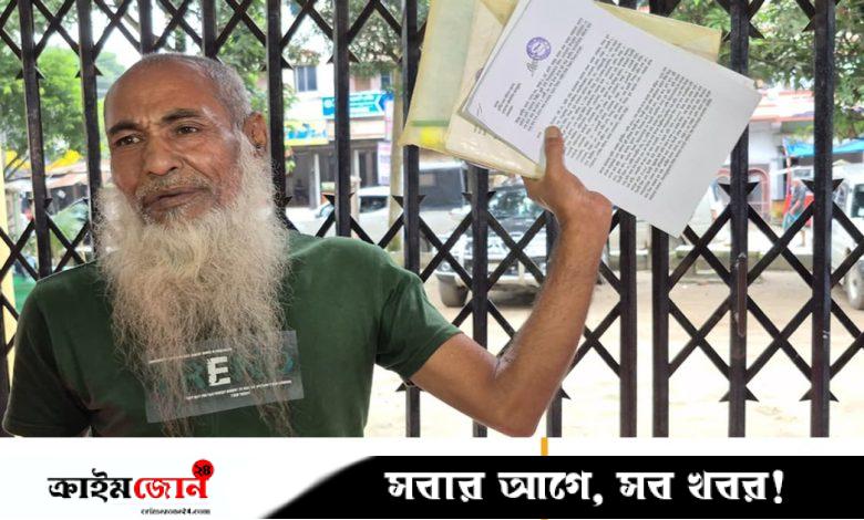 গণশুনানিতে দুদক চেয়ারম্যানের দিকে জুতা নিক্ষেপ মৎস্যচাষির