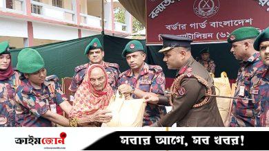 হাতীবান্ধায় বন্যার্তদের মধ্যে ত্রাণ বিতরণ বিজিবির