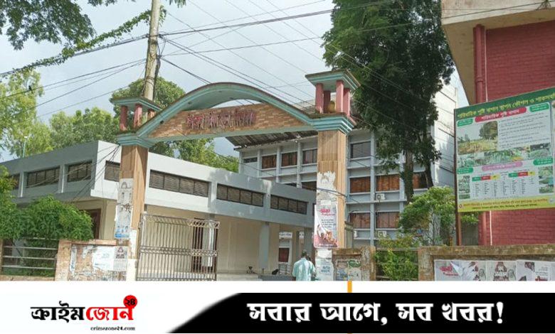 ইটনা স্টেডিয়ামে খেলা বন্ধ করায় ইউএনওর বাসায় হামলা, ৯ পুলিশ-আনসার সদস্য আহত