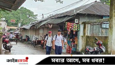 ওষুধের দোকান বন্ধ করে পালালেন ব্যবসায়ীরা