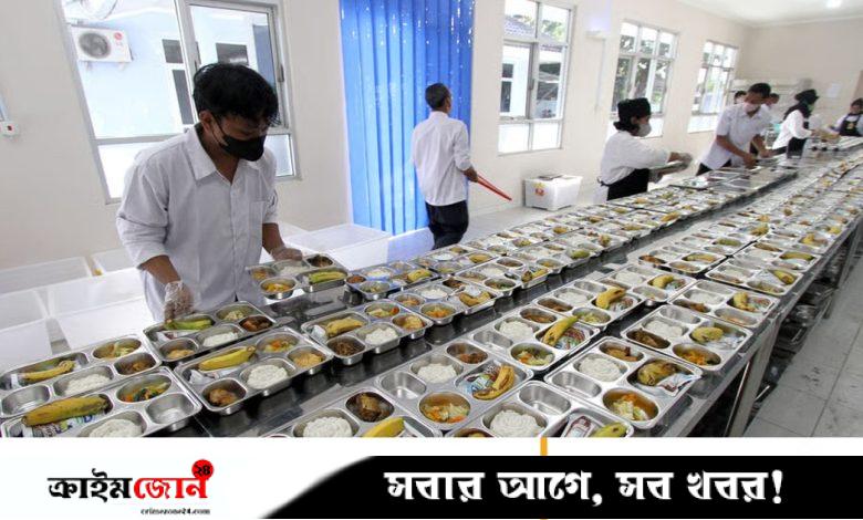 ইন্দোনেশিয়ায় প্রেসিডেন্টের ‘ফ্রি মিল’খেয়ে ৩৬৫ শিক্ষার্থী অসুস্থ
