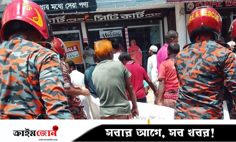 বিরামপুরে ট্রাকচাপায় মা ও নবজাতক নিহত