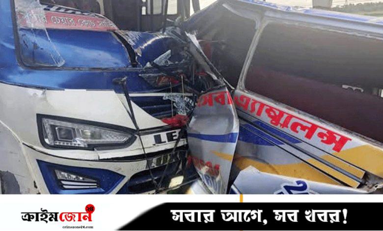 অ্যাম্বুলেন্স-বাসের সংঘর্ষ, আত্মীয়ের লাশ নিয়ে বাড়িতে ফেরা হলো না ইসমাইলের
