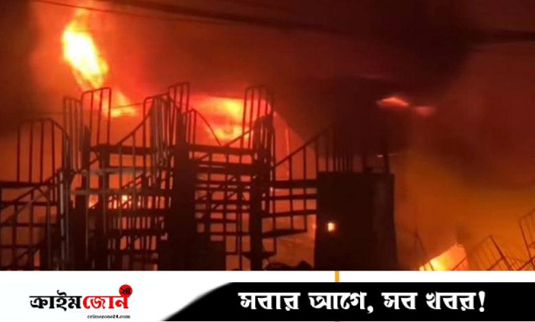 সীতাকুণ্ডে মার্কেটে ভয়াবহ আগুন, পুড়ল ৩ দোকান