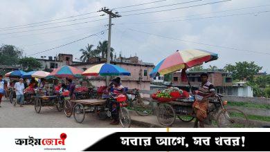 নির্দেশনার তোয়াক্কা না করে দুর্গাপুরে সেতুর ওপর অবৈধ দোকানপাট, দুর্ভোগ চরমে
