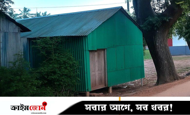 সাটুরিয়ায় বিদ্যালয়ের মাঠ দখল করে ক্লাবঘর নির্মাণ