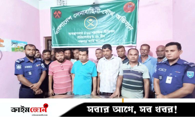 পঞ্চগড়ে সেনাবাহিনীর অভিযানে ১২ জুয়াড়ি গ্রেপ্তার