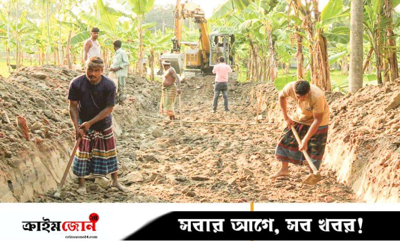 সড়কের সংস্কারকাজ দখল