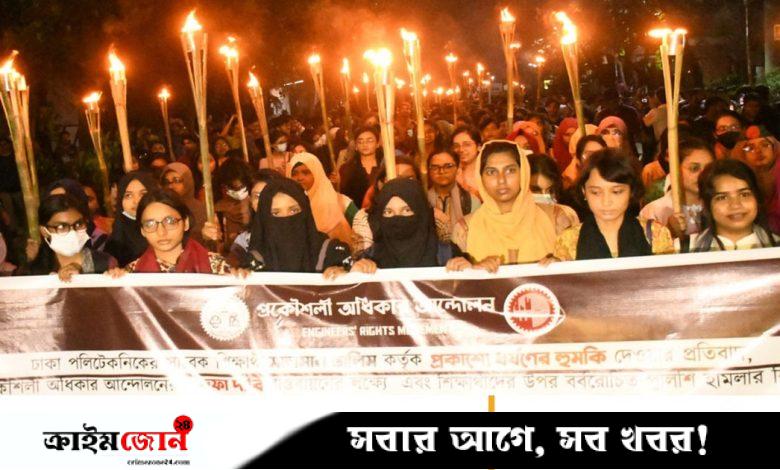 পুলিশি হামলার প্রতিবাদে বুয়েট শিক্ষার্থীদের মশাল মিছিল