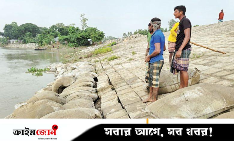 কাজ শেষ হওয়ার আগেই বাঁধে ধস, আতঙ্কে মানুষ