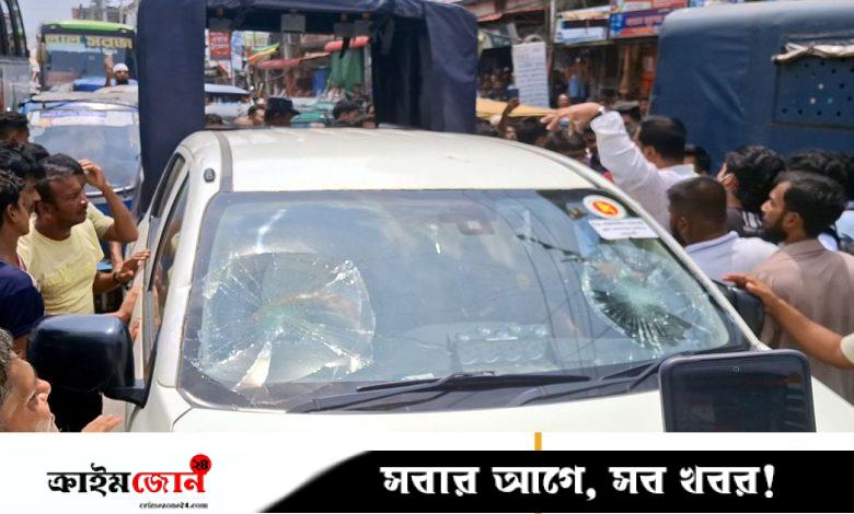 নোয়াখালীতে উচ্ছেদ অভিযানে ম্যাজিস্ট্রেটের গাড়িতে হামলা, ভাঙচুর, সড়ক অবরোধ