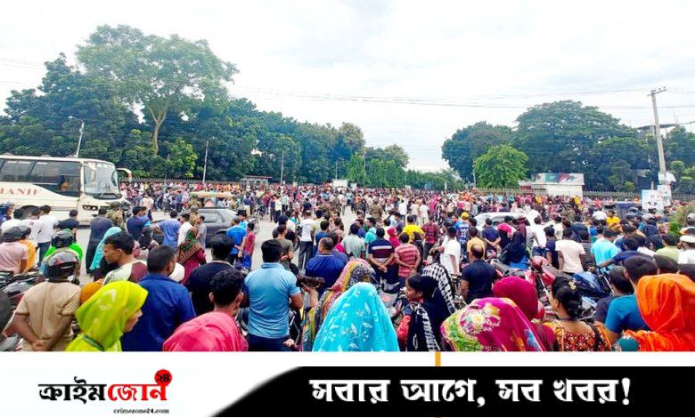 কোম্পানি বন্ধের ঘোষণায় শ্রমিকদের বিক্ষোভ, পুলিশের সঙ্গে সংঘর্ষে এক শ্রমিক নিহত