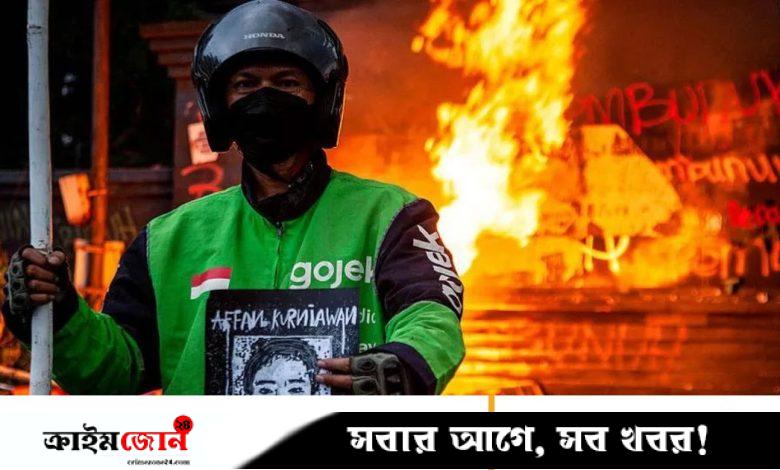 ইন্দোনেশিয়ায় বিক্ষোভের অনলে ঘি ঢালল এক ডেলিভারি চালকের মৃত্যু