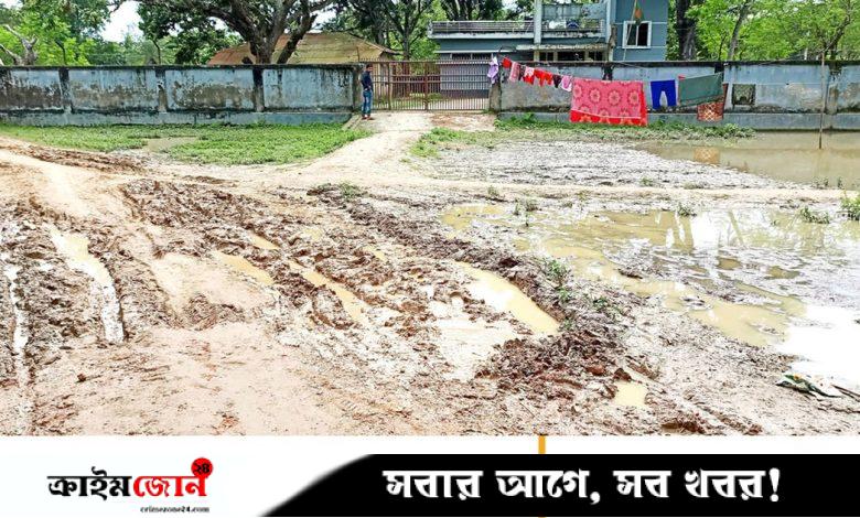 ২০০ মিটার কাঁচা রাস্তায় পাঁচ প্রতিষ্ঠানে চলাচলে দুর্ভোগ