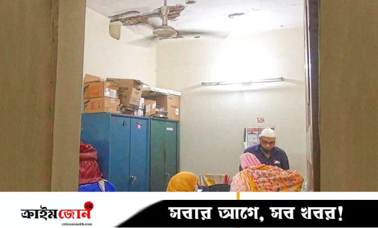 চাঁপাইনবাবগঞ্জে জরাজীর্ণ বক্ষব্যাধি ক্লিনিক, আতঙ্কে চিকিৎসক-রোগী