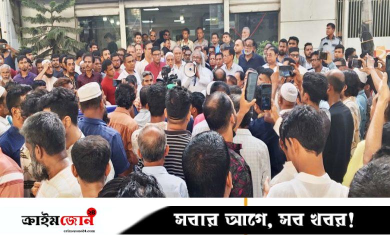 রাজধানীতে সোহাগ পরিবহনের কাউন্টারে হামলার প্রতিবাদে মানববন্ধন