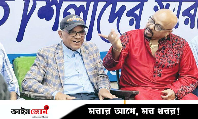 আহমেদ শরীফ বললেন, দেশে থাকলে ভিক্ষা করে খেতে হতো
