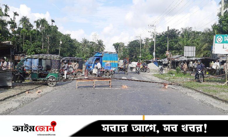 বাগেরহাটে ৪টি আসন পুনর্বহালের দাবিতে চলছে হরতাল, জেলা নির্বাচন অফিসে তালা