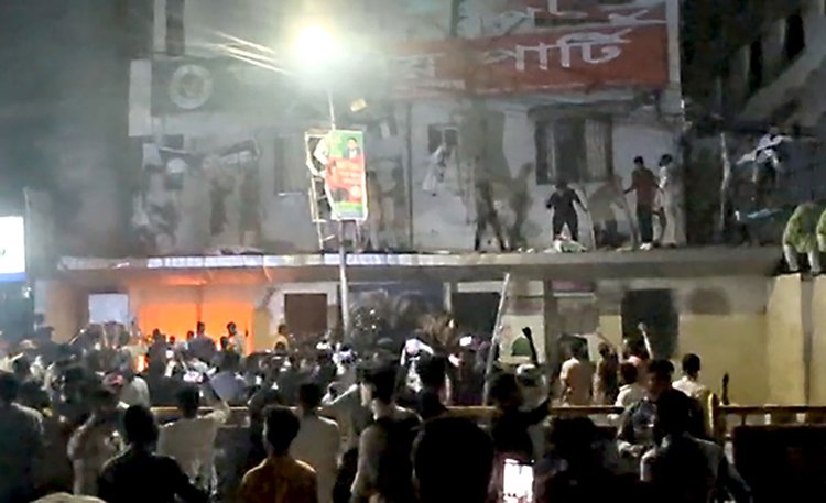 জাতীয় পার্টির কার্যালয়ে আবারও হামলা ও অগ্নিসংযোগ