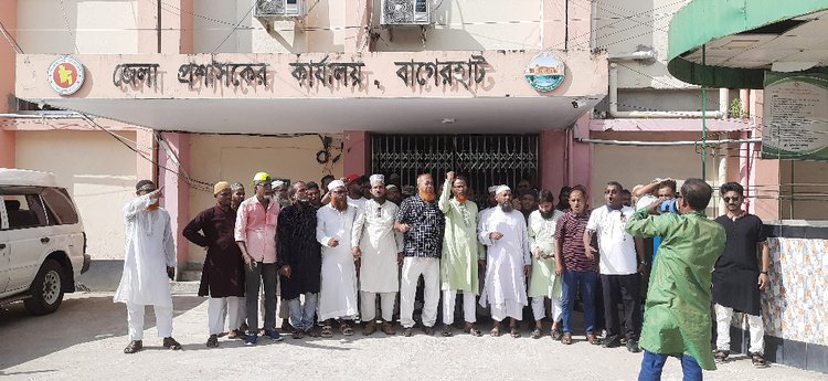বাগেরহাটে ৪টি আসন পুনর্বহালের দাবিতে চলছে হরতাল, জেলা নির্বাচন অফিসে তালা