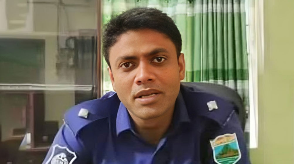 গাজীপুরে বাসচাপায় নওগাঁ ডিবির ওসি নিহত, স্ত্রী গুরুতর