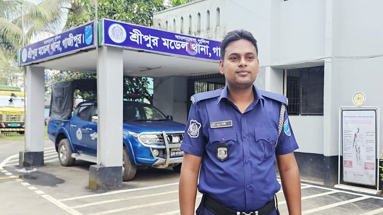 ধর্ষণের শিকার বিধবা, ছদ্মবেশে আসামি ধরলেন কনস্টেবল